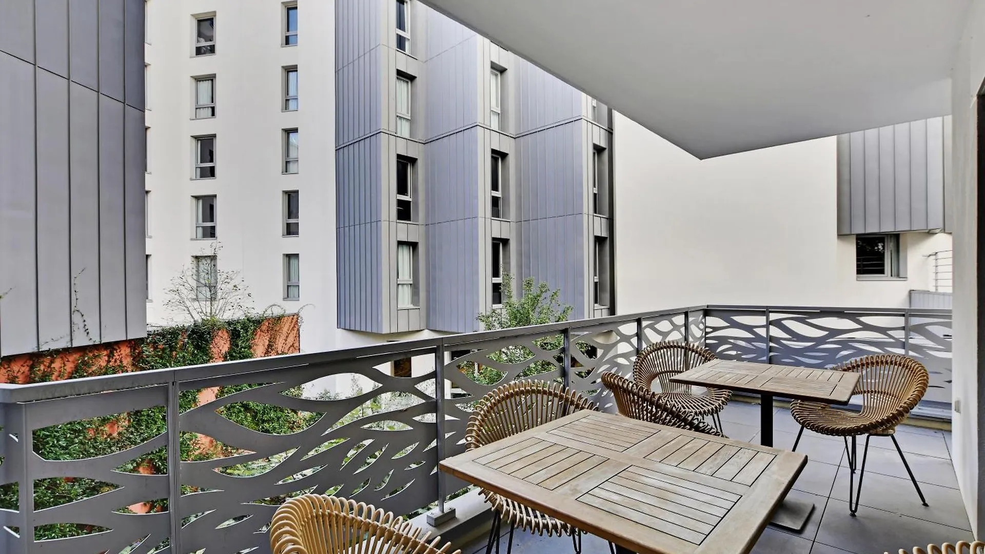 Hotel Drawing House